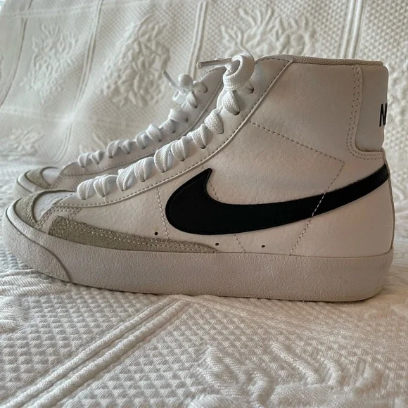 Nike Blazer Mid '77 High Top Sneakers Black/White 4.5Y/6W
Basketball Vintage - Picture 2 of 9